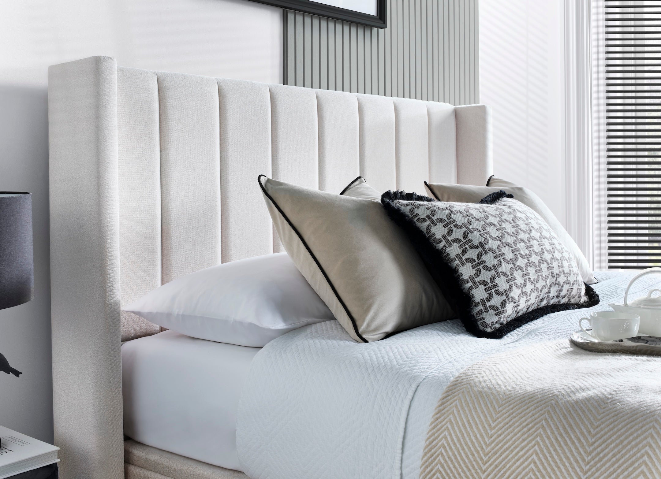 Atom II Ottoman TV Bed in Luxury Cream