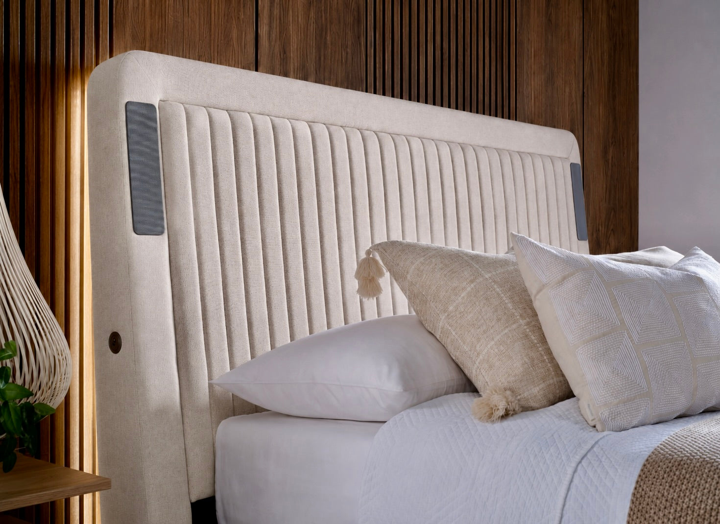 Immerse TrueSound® 5.1 TV Bed in Soft Cream