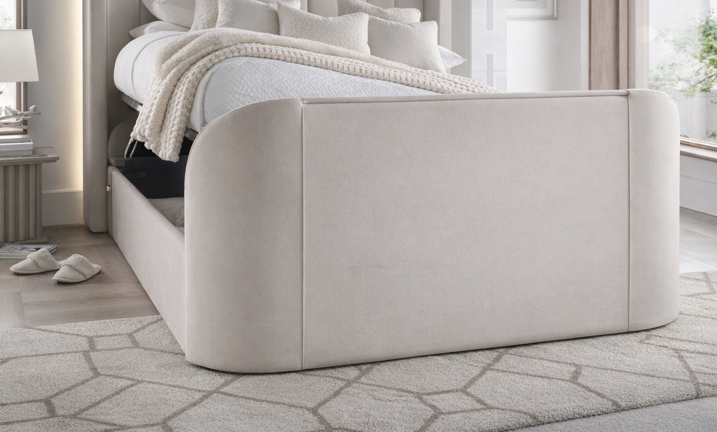 Hampton True Sound 5.1 Soft Cream Ottoman TV Bed