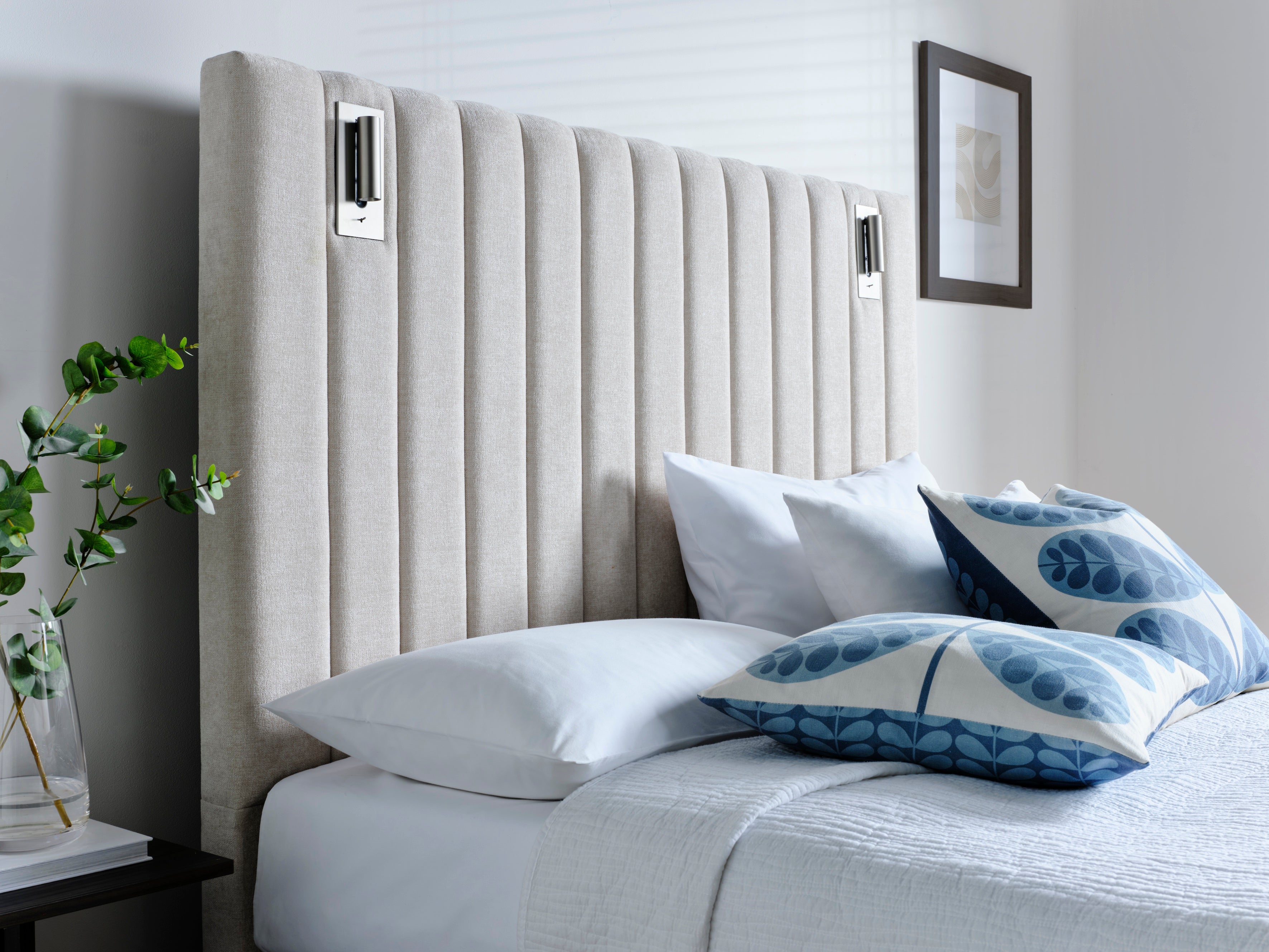 Luna Ottoman TV Bed with Adjustable Mood Lights in Plush Cream