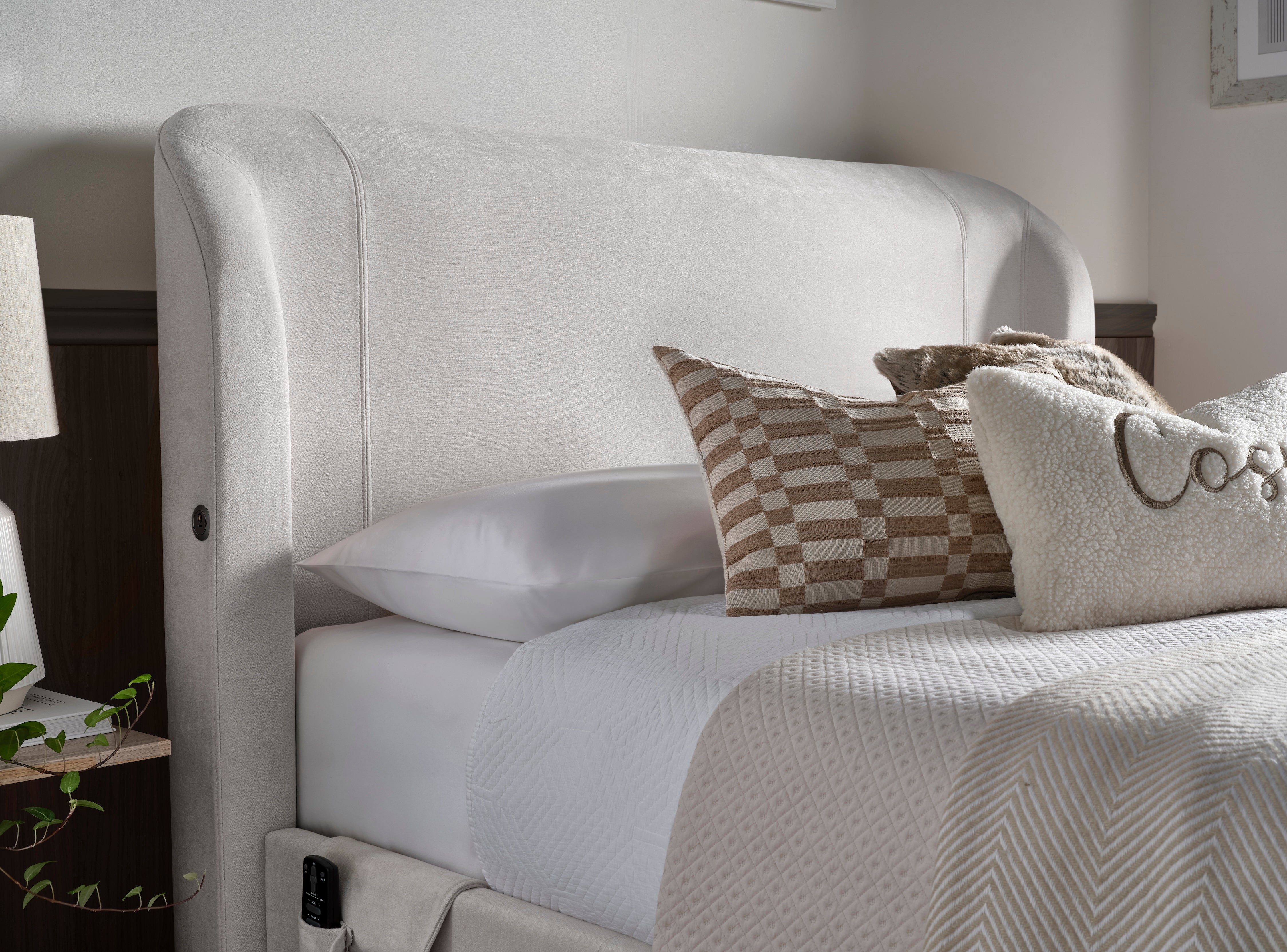 Monarch True Sound 5.1 Ottoman TV Bed in Soft Cream