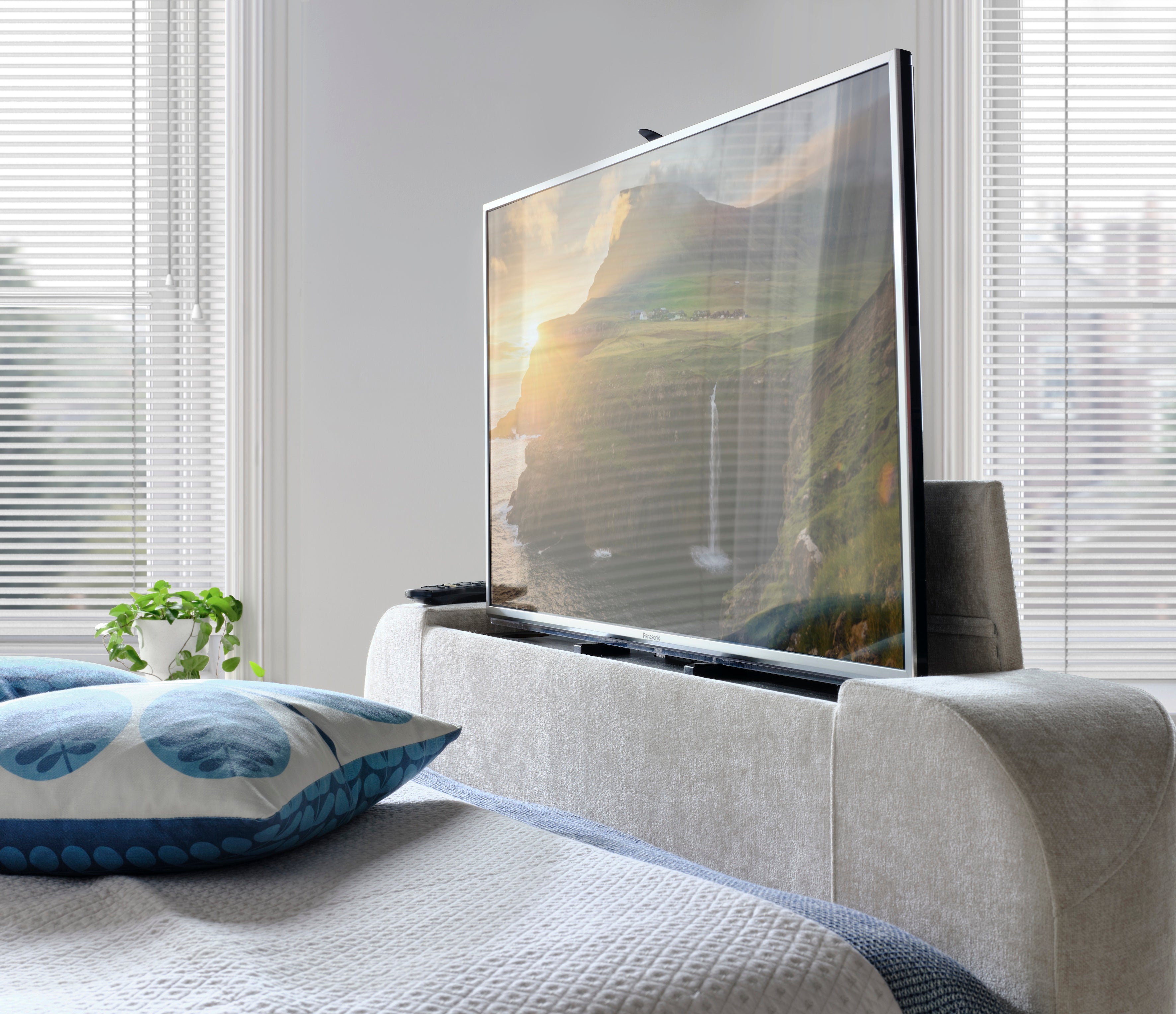 Luna Ottoman TV Bed with Adjustable Mood Lights in Plush Cream