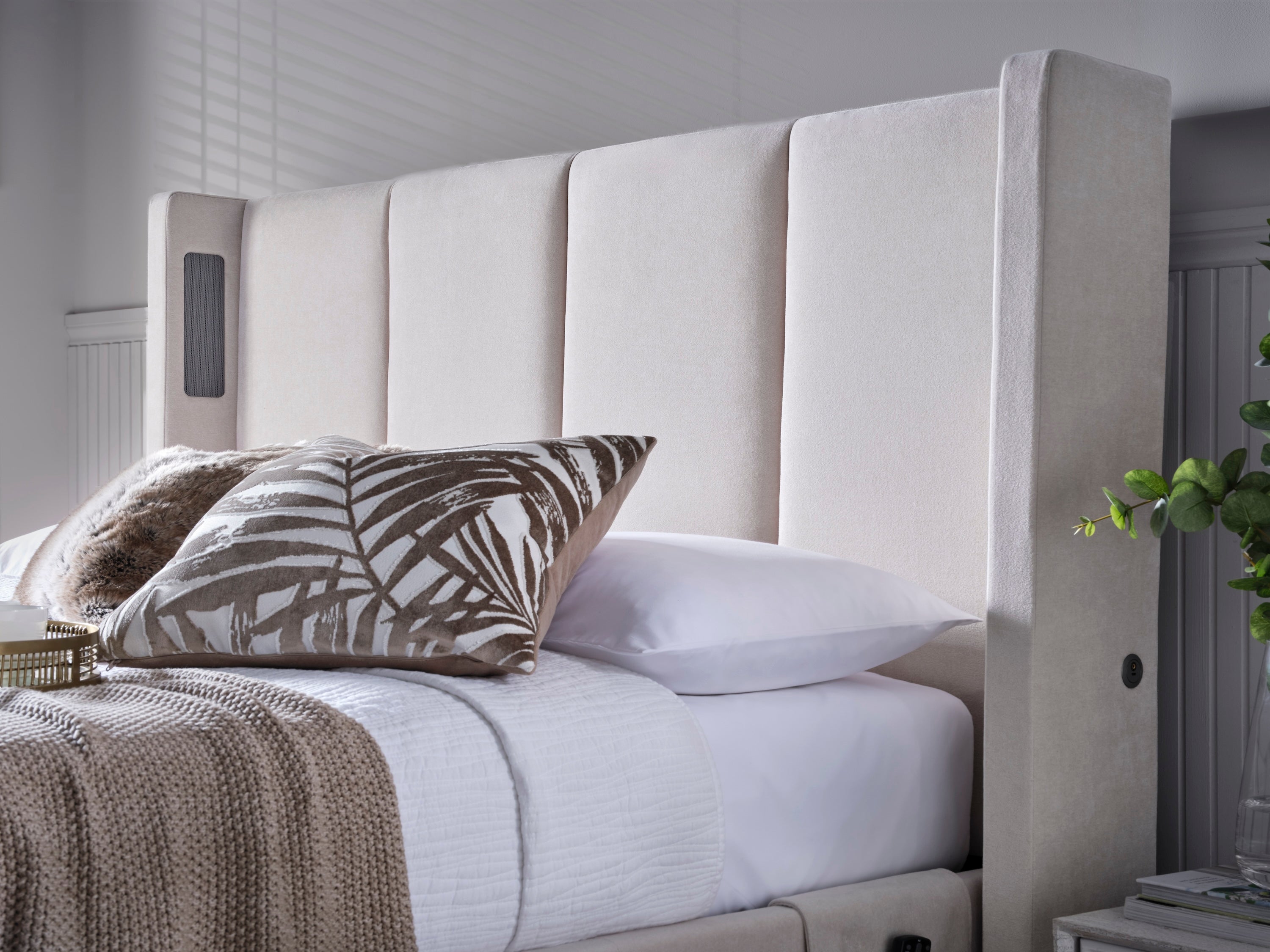 Velar True Sound 5.1 Ottoman TV Bed in Soft Cream